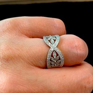 14K white gold and 0.36 ct diamond fashion ring